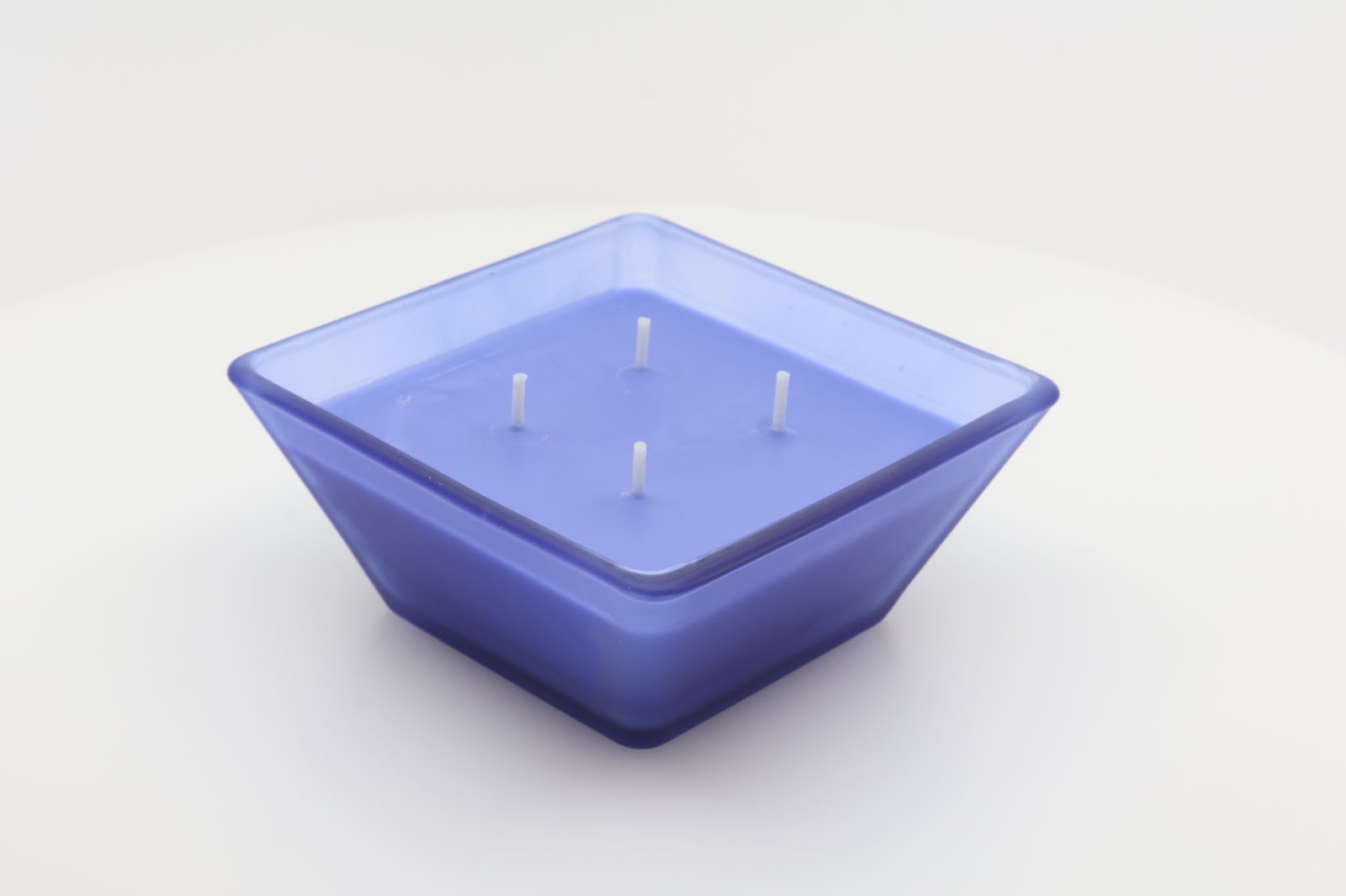 Entertaining Outdoors: Candles to Set the Mood for Summer Parties